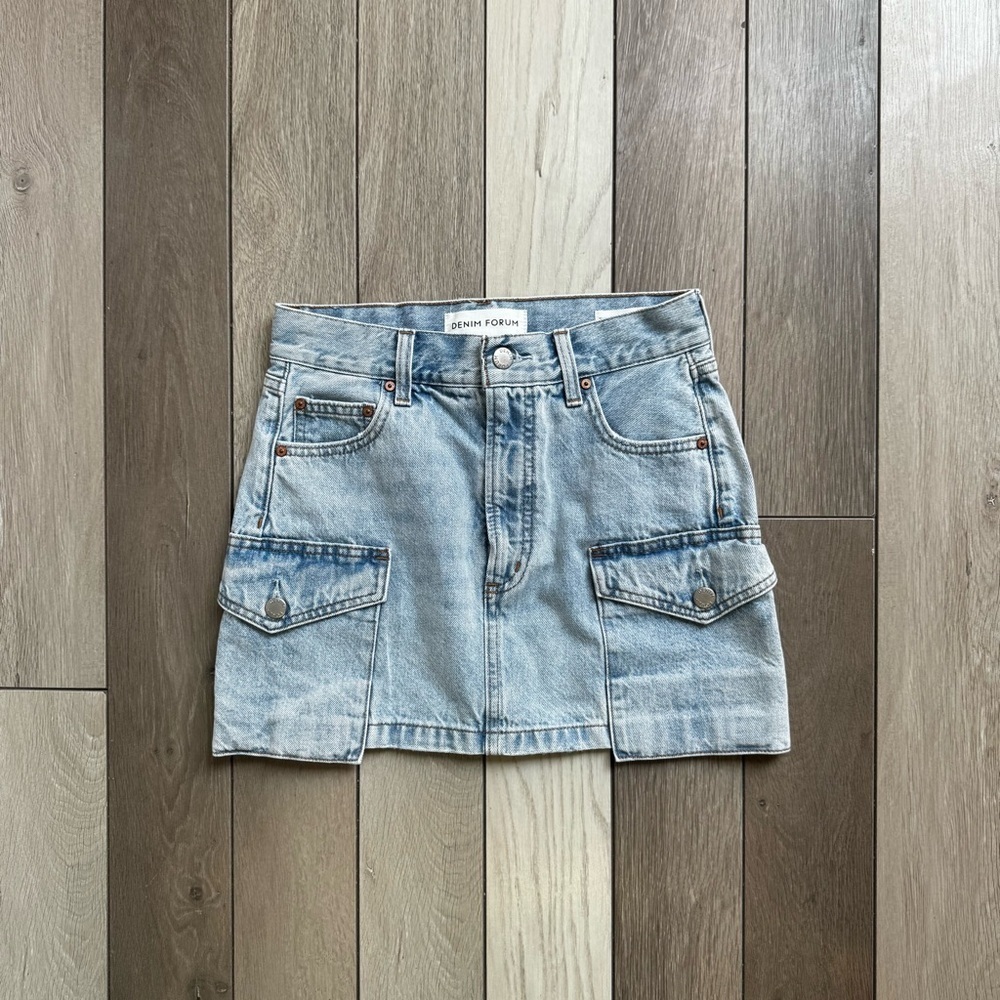 Aritzia Denim Forum Mid-Rise Cargo Skirt | Size: 23 | Excellent Condition